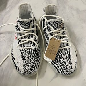 Yeezy Boost 350 V2 - never worn